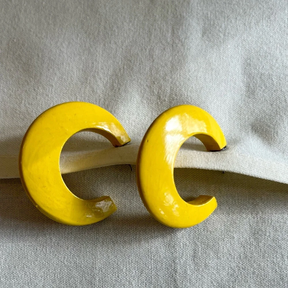 Vintage Wooden Yellow Hoop Earrings - Picture 12 of 16